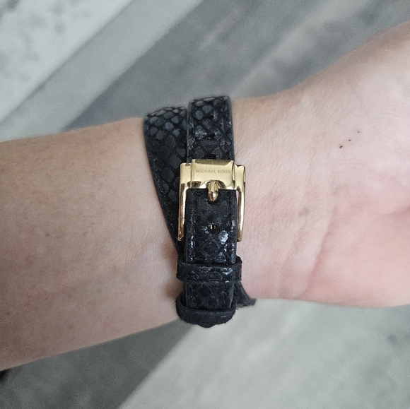 Michael Kors wrap around watch ⌚️ - Picture 5 of 5